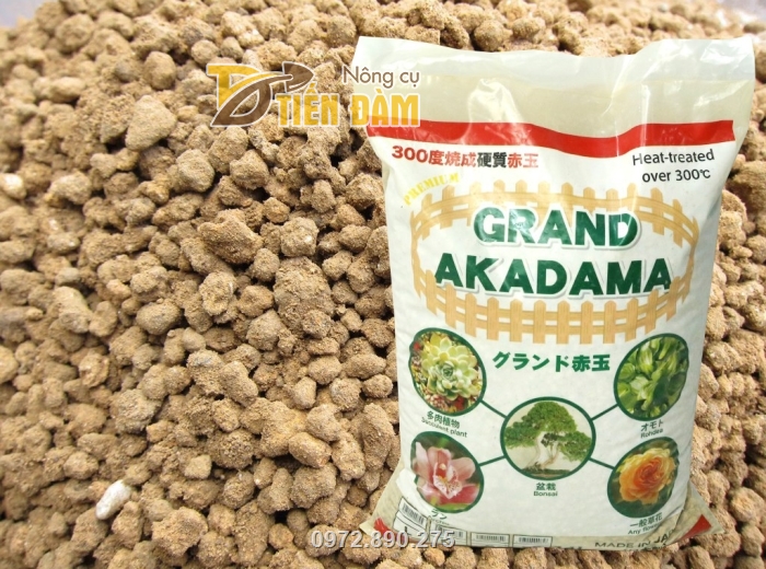 Hạt Akadama nhẹ và thoát nước tốt, luôn tạo được độ thoáng khí cho rễ cây