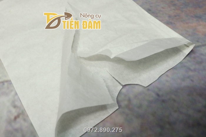 Túi bao trái cây được làm từ chất liệu bột giấy pha nilon nên có độ bền cao