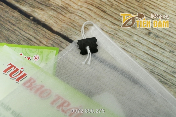 Phần miệng túi sử dụng dây rút cố định bằng nút cao su tiện lợi